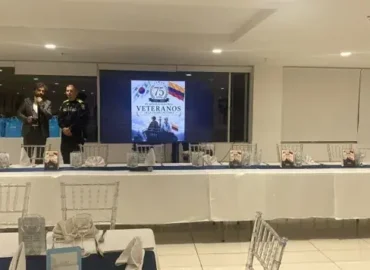 Ceremonia conmemorativa en la Escuela de Cadetes de Policía.