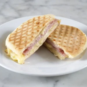 Sándwich Tocineta (de la casa)